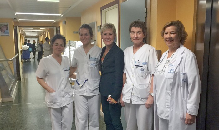 La presidenta del del Colegio Oficial de Enfermería de Gipuzkoa visita a las enfermeras de Policlínica Gipuzkoa