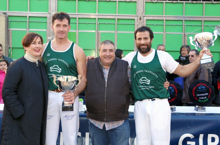 Zubizarreta y Álex Txikon, segundos en el IV Torneo Policlínica Gipuzkoa de Aizkolaris de San Andrés