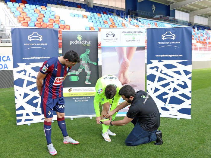 La S.D. Eibar el primer equipo del País Vasco en tener espinilleras personalizadas Podoactiva