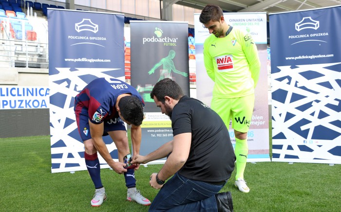 La S.D. Eibar el primer equipo del País Vasco en tener espinilleras personalizadas Podoactiva