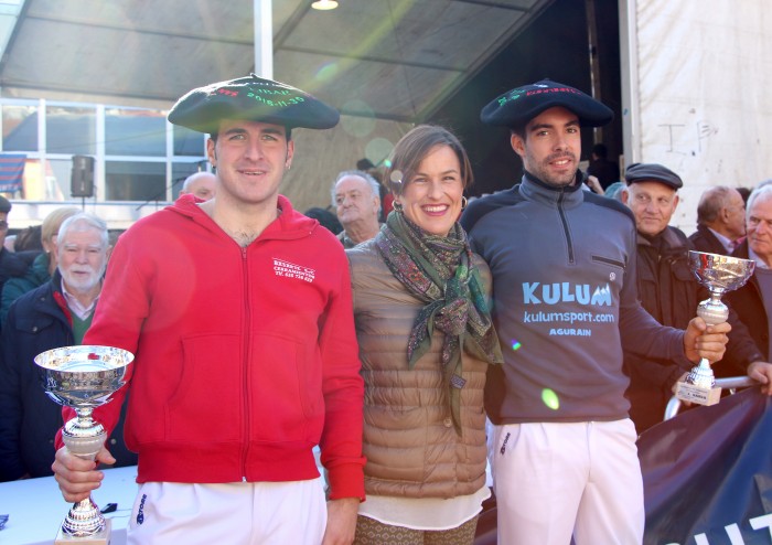 Jauregi y Kortxero, junto a la Dra. Sonia Roussel, Directora Asistencial de Policlínica Gipuzkoa.