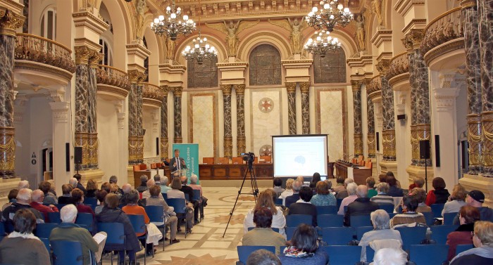 dr-linazasoro-neurologo-de-policlinica-gipuzkoa-conferencia-sobre-como-mantener-el-cerebro-en-forma-para-alejar-al-alzheimer-2