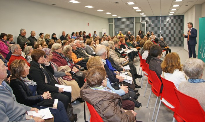 Conferencia de Gurutz Linazasoro en Irún.