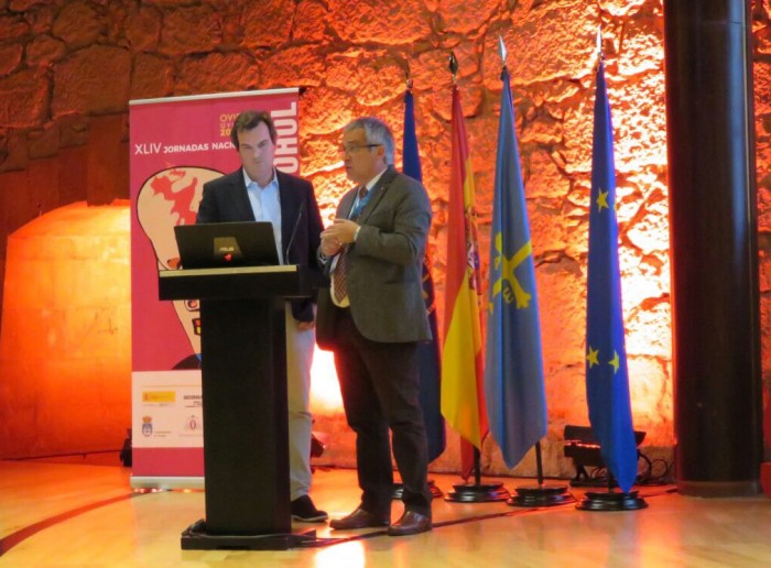 Los Dres. José Manuel Chouza y Juan Ignacio Arenas han presentado una ponencia en la XLIV Jornada Nacional de Socidrogalcohol