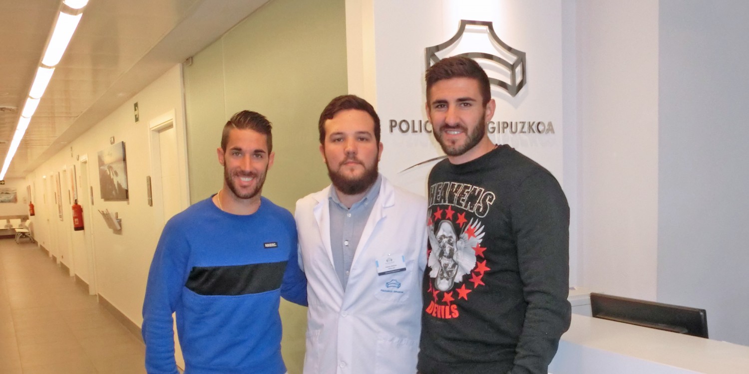 Antonio Martínez, podólogo de la Unidad del Pie de Eibar, junto a Lillo y Raúl Navas