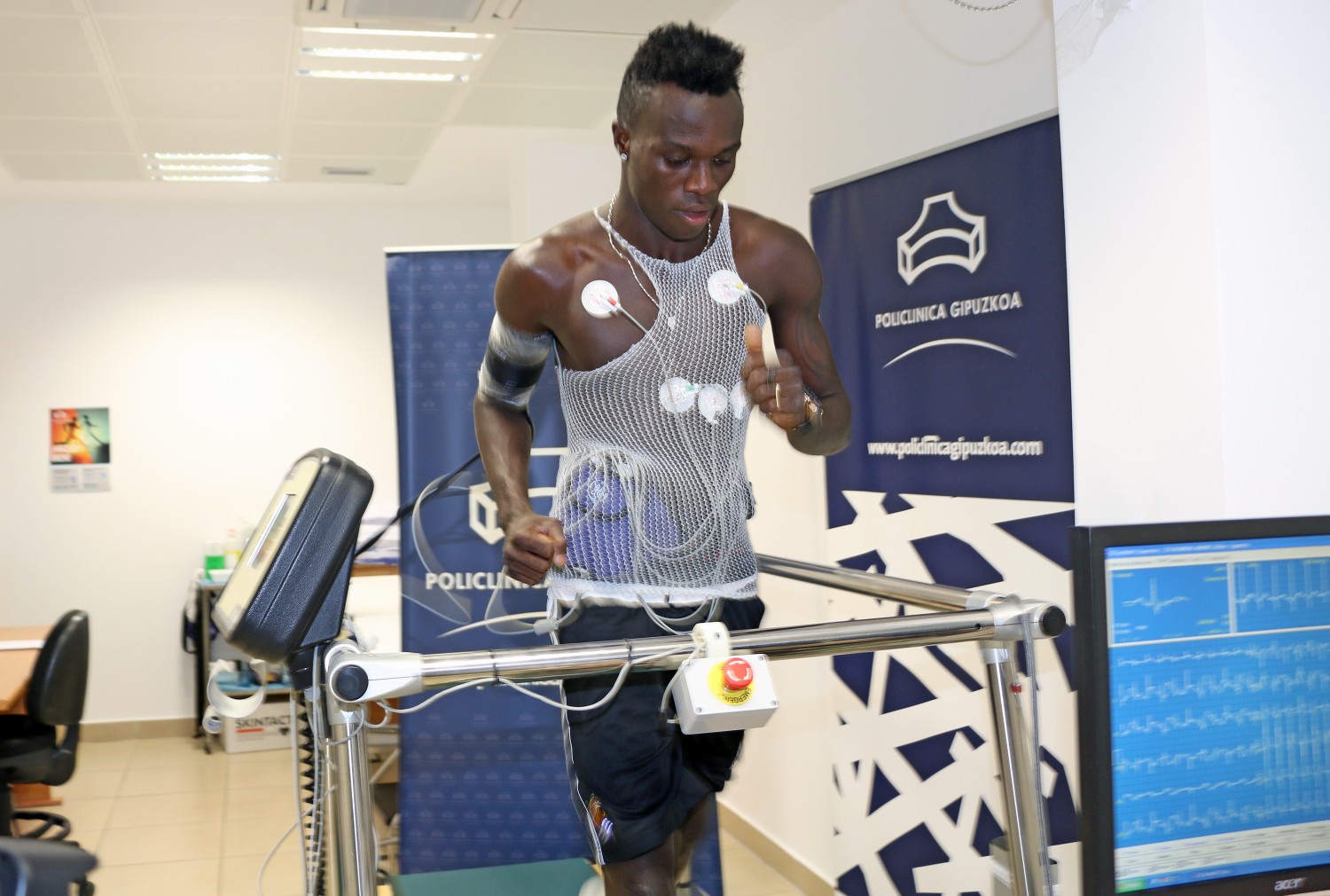 Bruma, el primer fichaje de la Real Sociedad, pasa reconocimiento médico en Policlínica Gipuzkoa